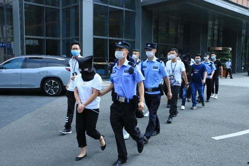 娱乐吃瓜酱诈骗团伙,网络陷阱下的“甜蜜陷阱” 第3张 娱乐吃瓜酱诈骗团伙,网络陷阱下的“甜蜜陷阱” 第3张